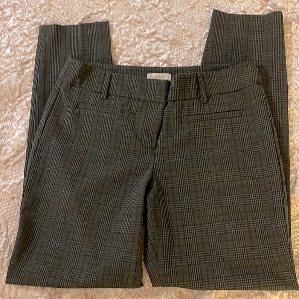 Stretchy plaid black and grey dress pants size 6 like new